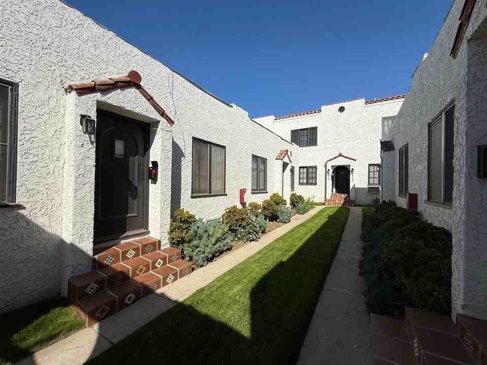 3917 Montclair Street #3917-1-2 - Photo 4 of 13