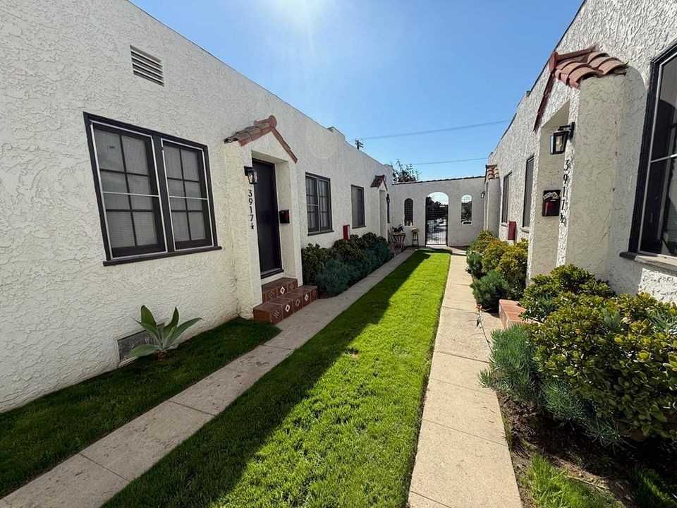 3917 Montclair Street #3917-1-2 - Photo 5 of 13