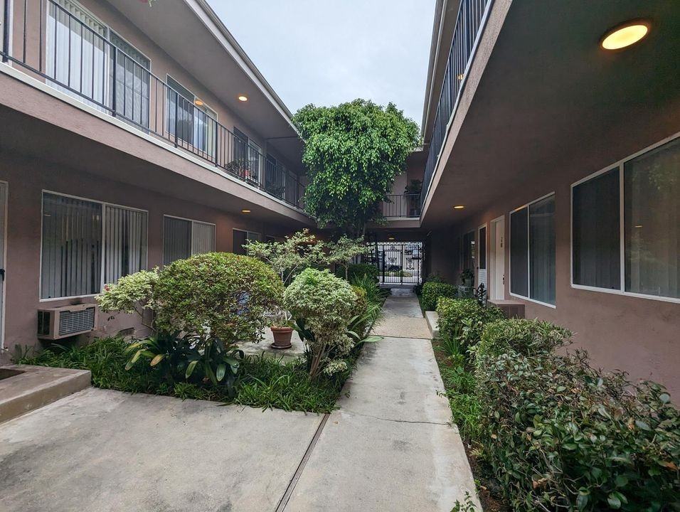 10776 Rose Avenue #17 - Photo 2 of 11