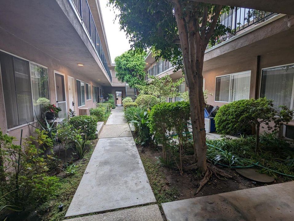 10776 Rose Avenue #17 - Photo 3 of 11