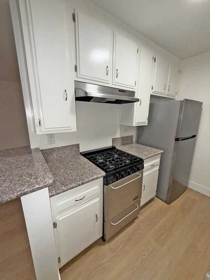 10776 Rose Avenue #17 - Photo 6 of 11