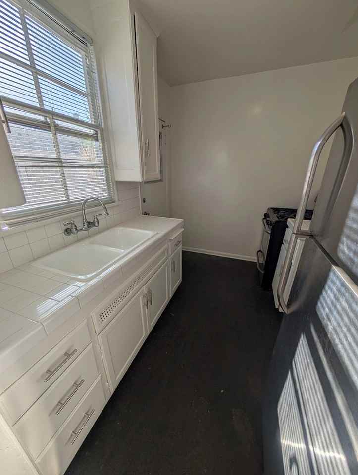 842 North Sweetzer Avenue #84210 - Photo 7 of 12