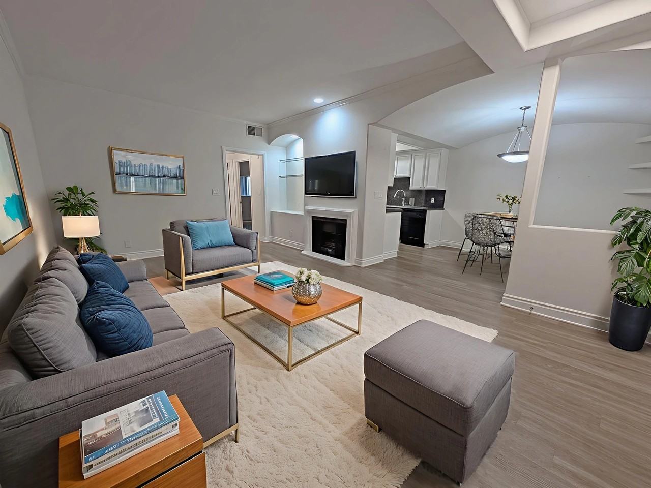 912 North Croft Avenue #102 - Photo 2 of 8