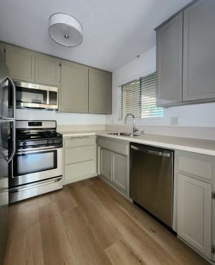 1444 South Saltair Avenue #201 - Photo 6 of 18