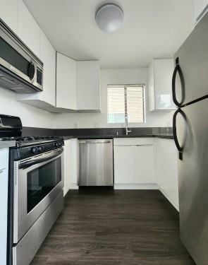 924 3rd Street #301 - Photo 6 of 14