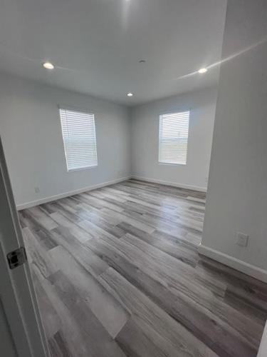 8730 South Figueroa Street #3X2 - Photo 4 of 10