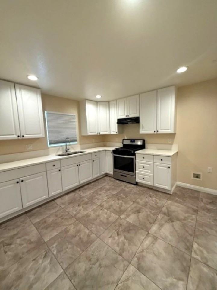 3934 West 28th Street #3934 - Photo 5 of 17