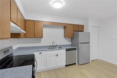 610 Sw 10th Ln #D - Photo 5 of 17