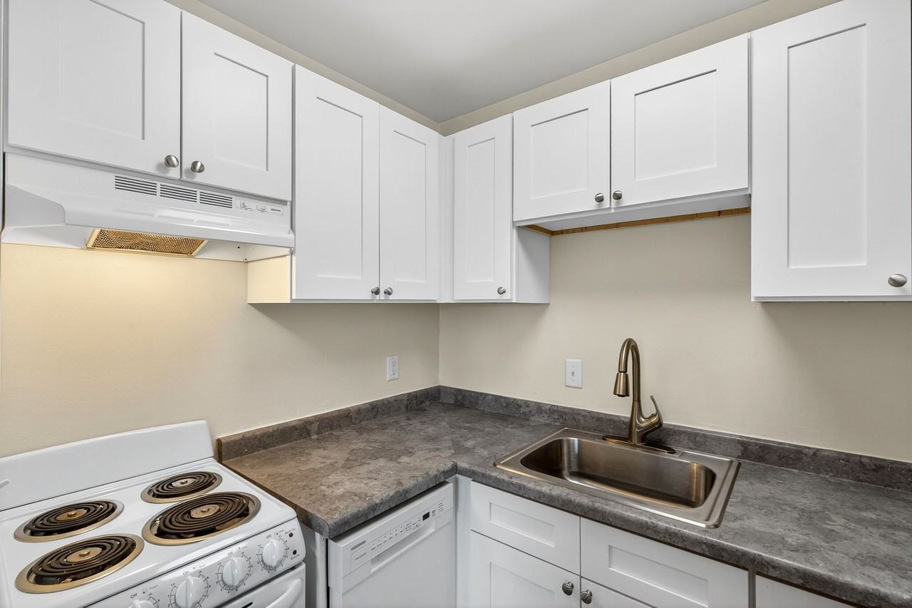 96 East Apartments - Photo 5 of 15