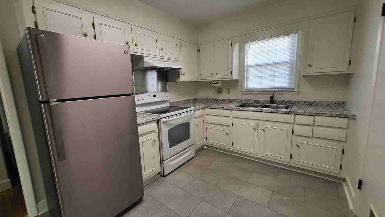 304 W 16th St - Photo 4 of 10