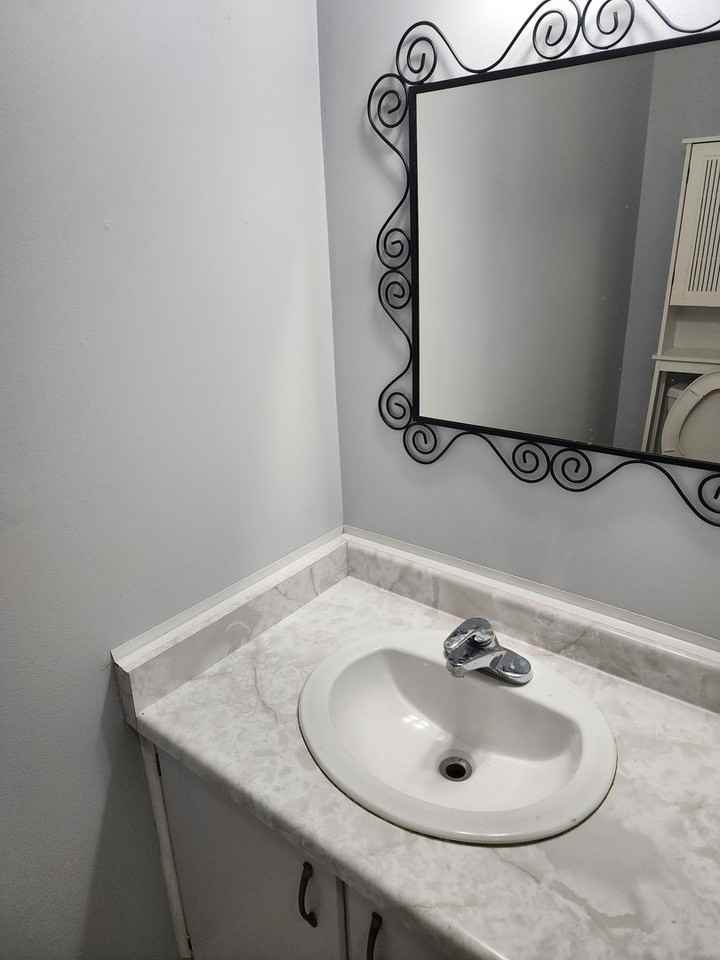 2570 Southvale Cres - Photo 4 of 13