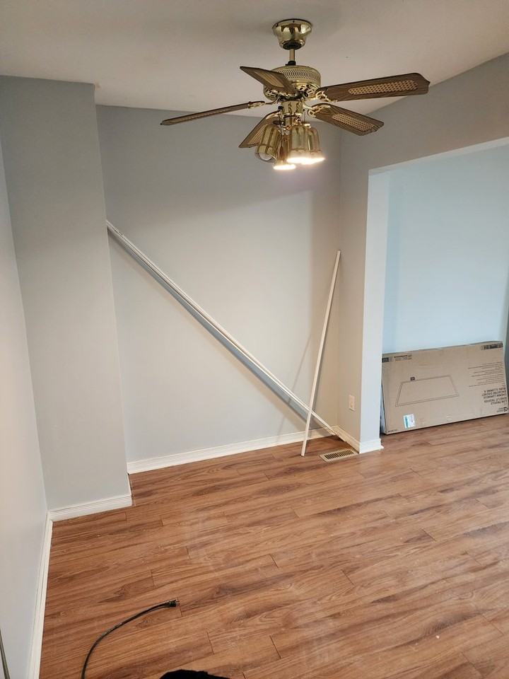 2570 Southvale Cres - Photo 5 of 13