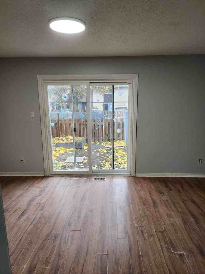 2570 Southvale Cres - Photo 6 of 13