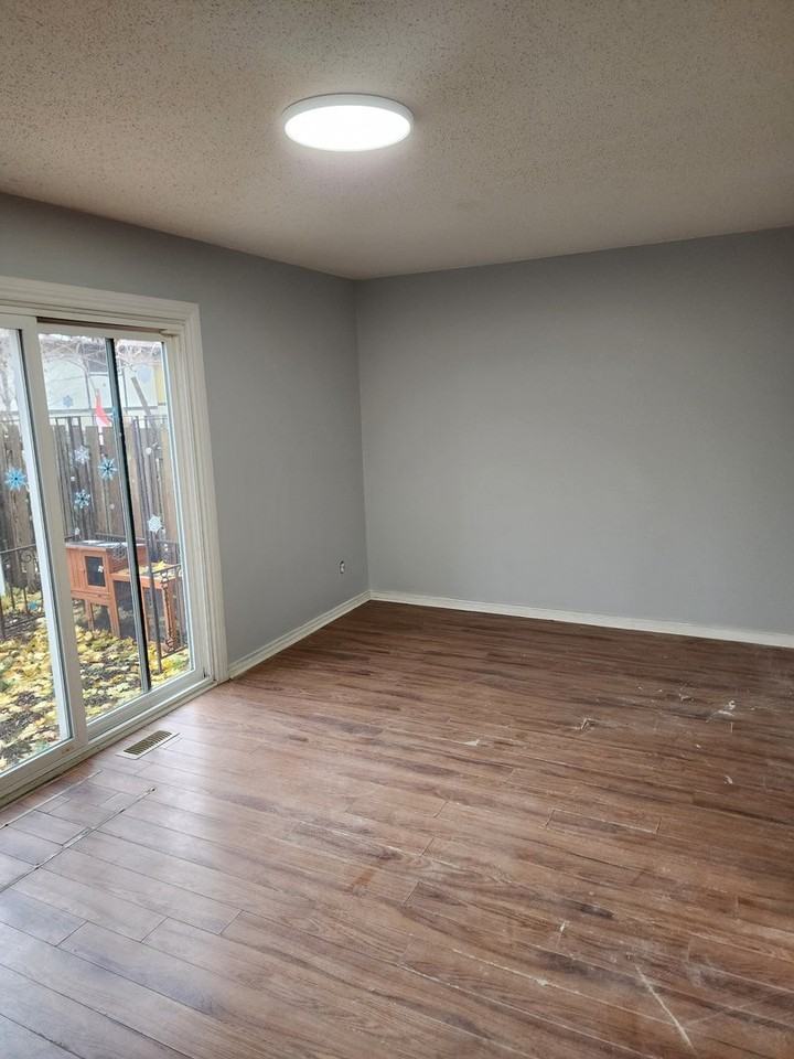 2570 Southvale Cres - Photo 7 of 13