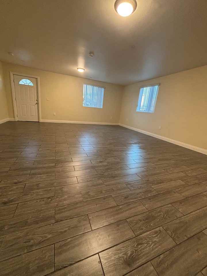 524 West 51st Street - Photo 5 of 17