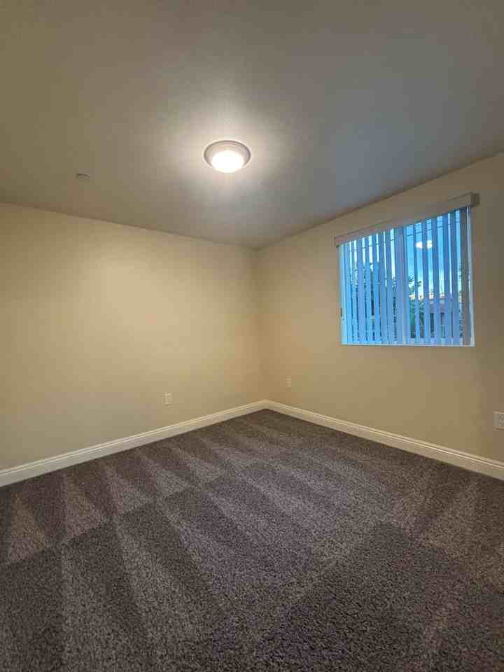 524 West 51st Street - Photo 7 of 17