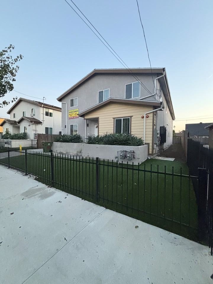 524 West 51st Street - Photo 2 of 17