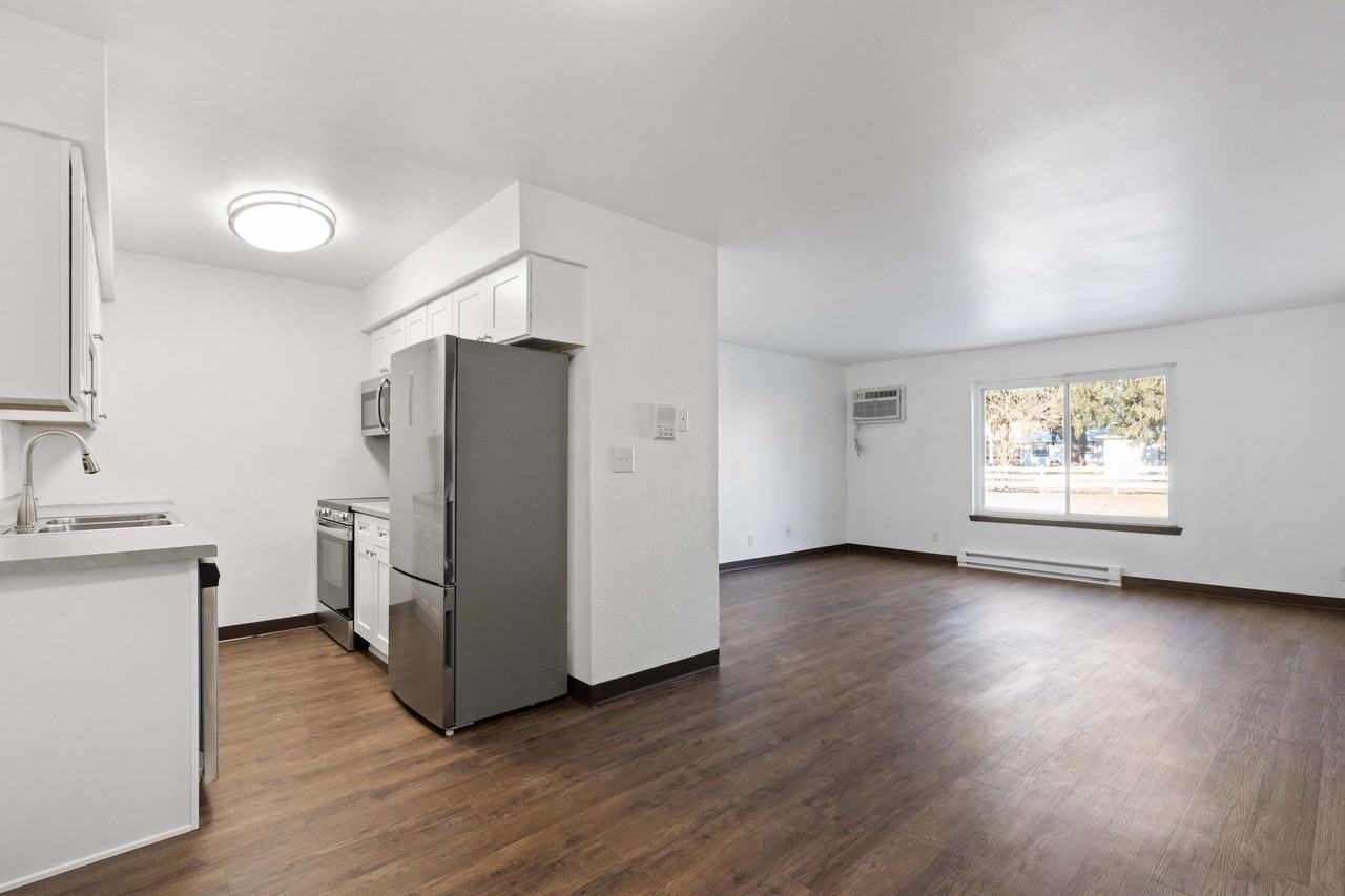 Hillcrest Apartments - Photo 3 of 15