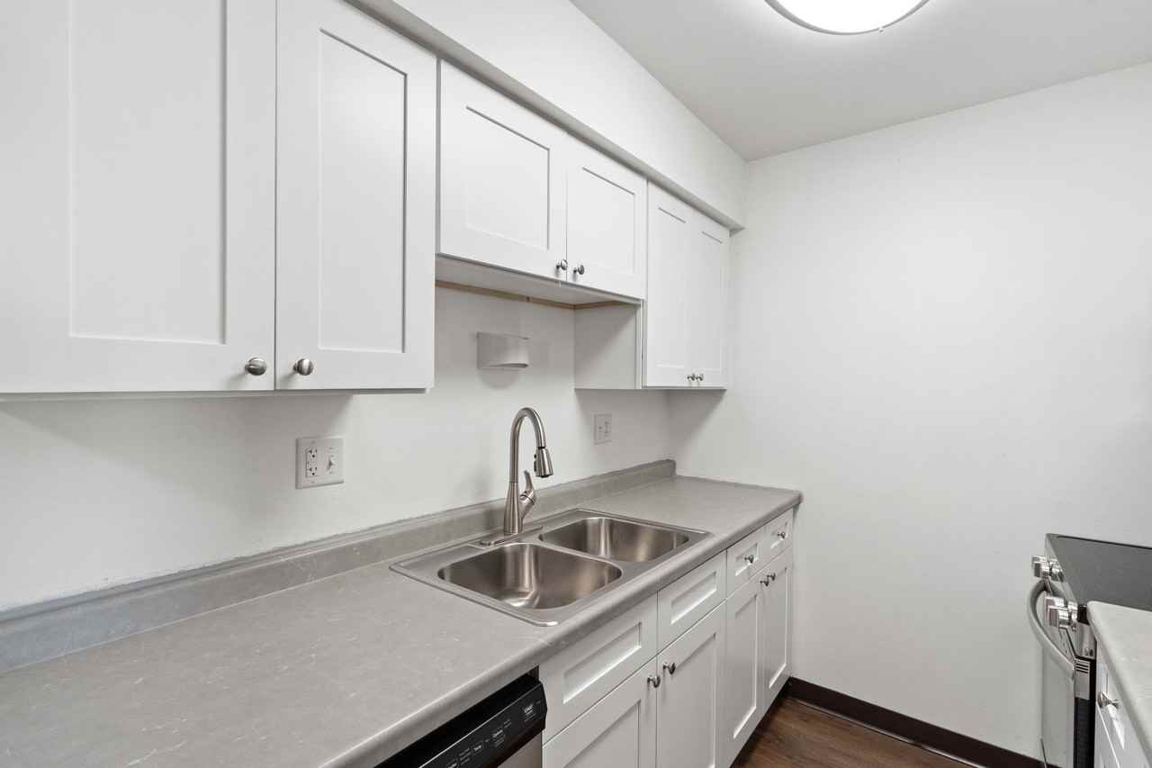 Hillcrest Apartments - Photo 4 of 15