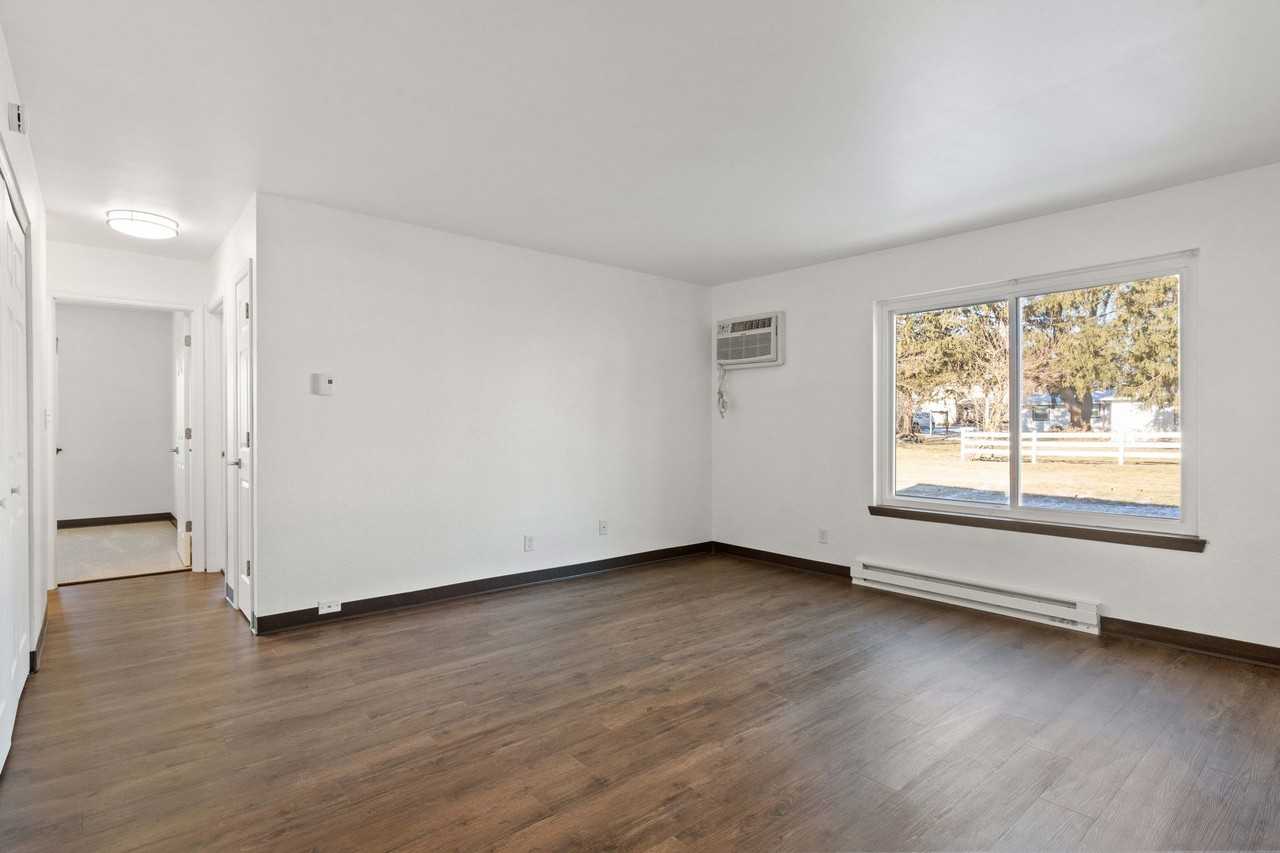 Hillcrest Apartments - Photo 6 of 15