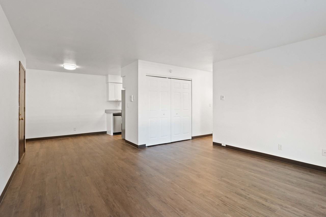 Hillcrest Apartments - Photo 7 of 15