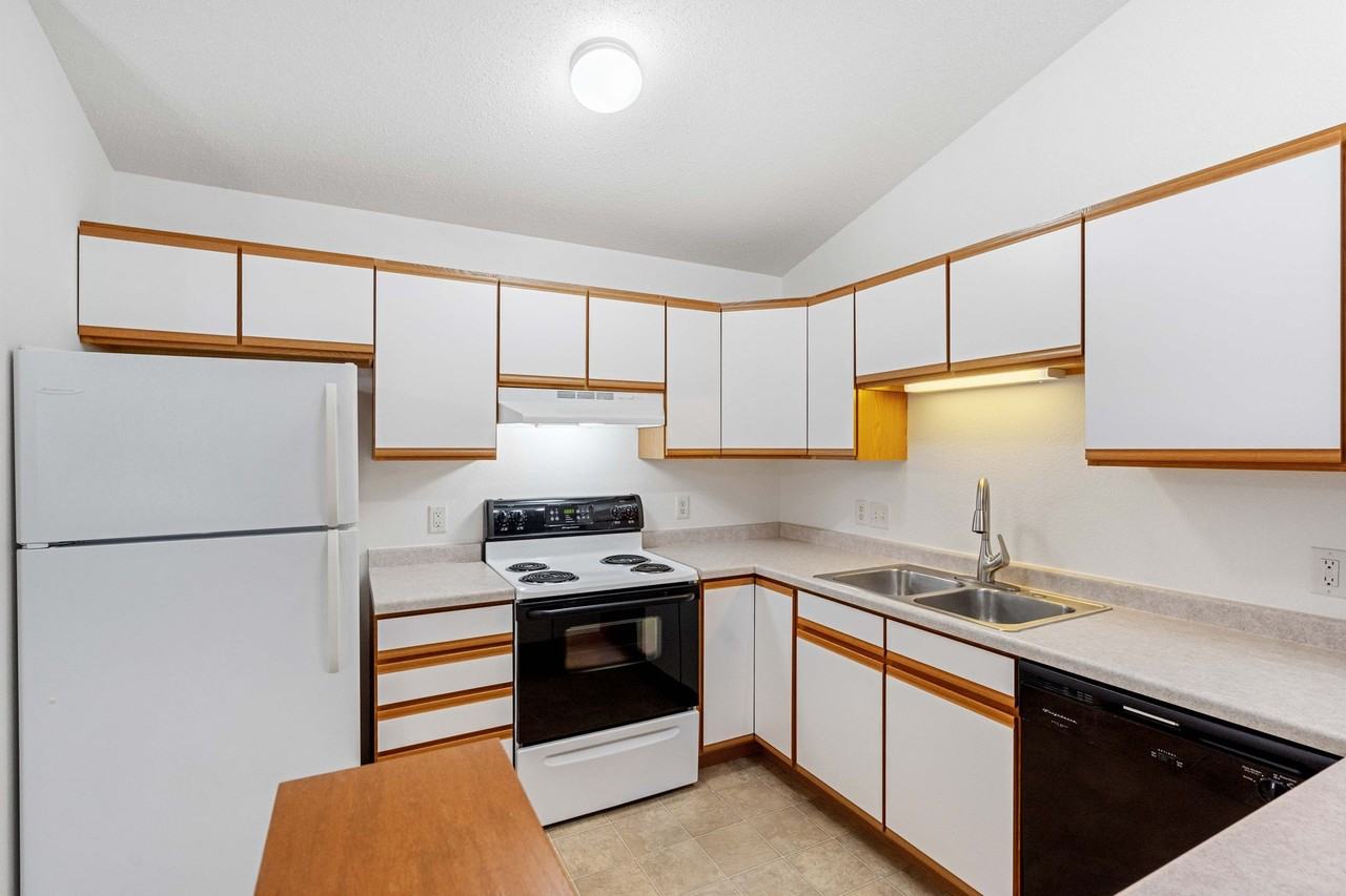 Oakridge Apartments - Photo 6 of 25