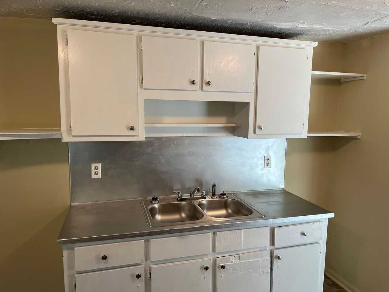 2605 Jones Ave #B - Photo 3 of 14