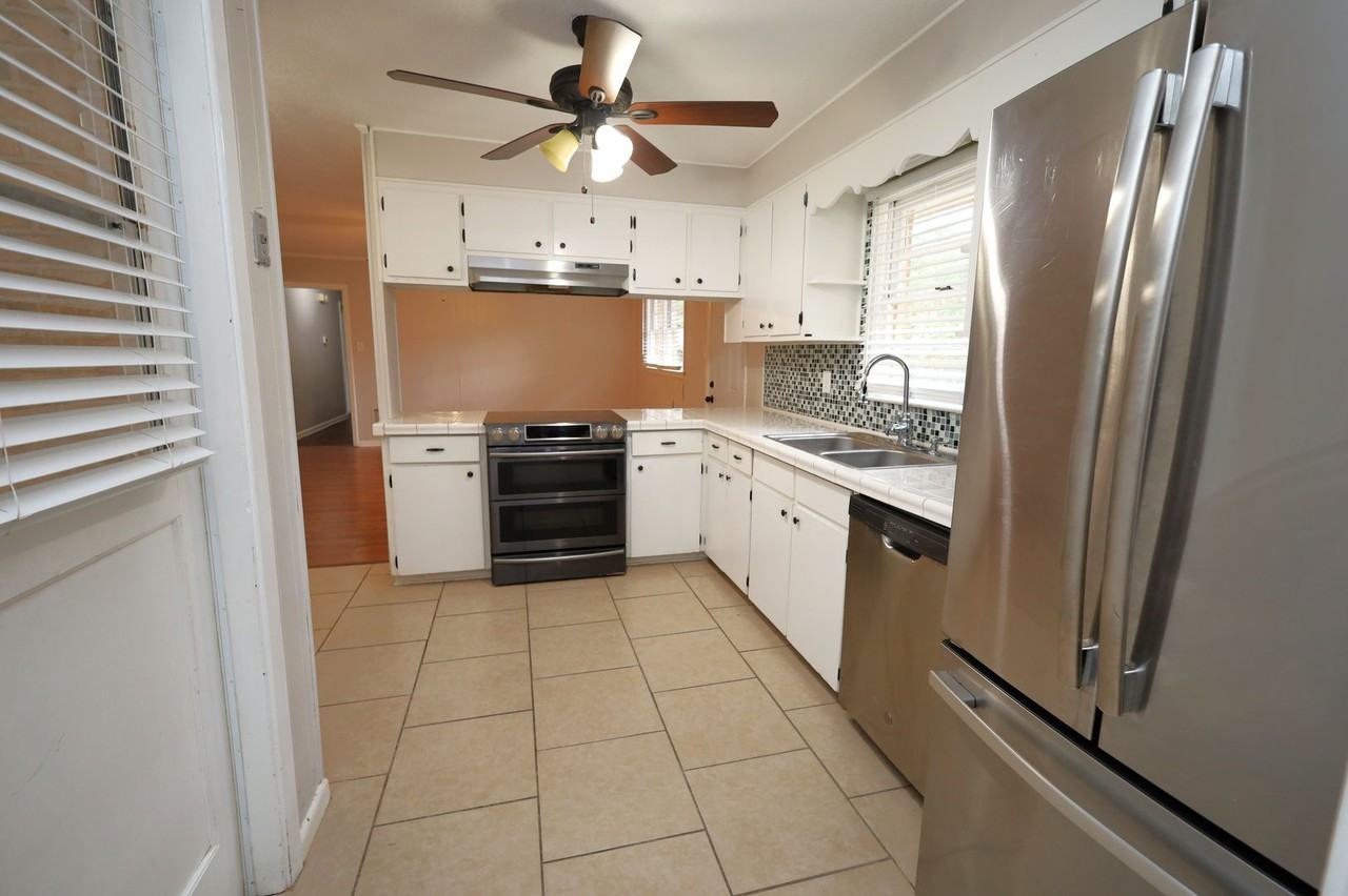 1104 Kimberly Drive - Photo 7 of 15