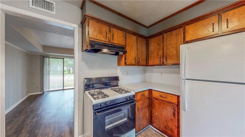 1108 Forest Glen Ct - Photo 6 of 27