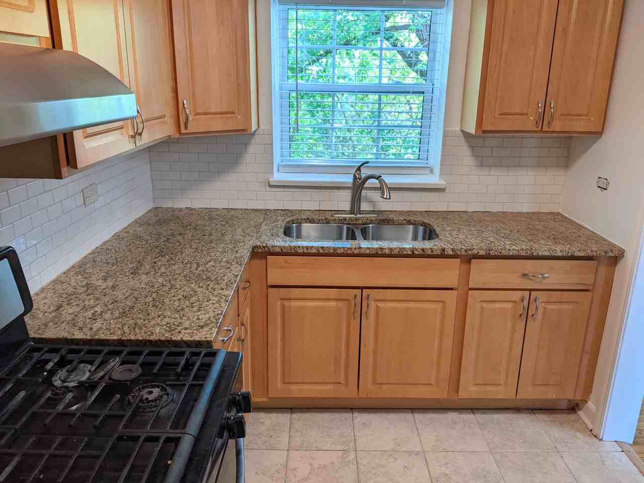 1216 Harvard Ter #18-2 - Photo 3 of 10