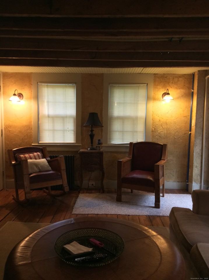 1187 Mount Carmel Ave - Photo 2 of 11