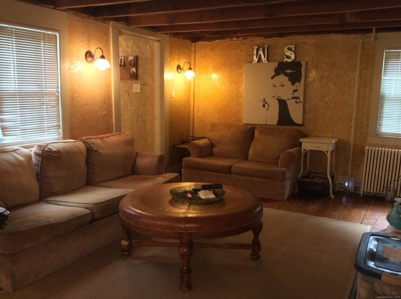 1187 Mount Carmel Ave - Photo 3 of 11