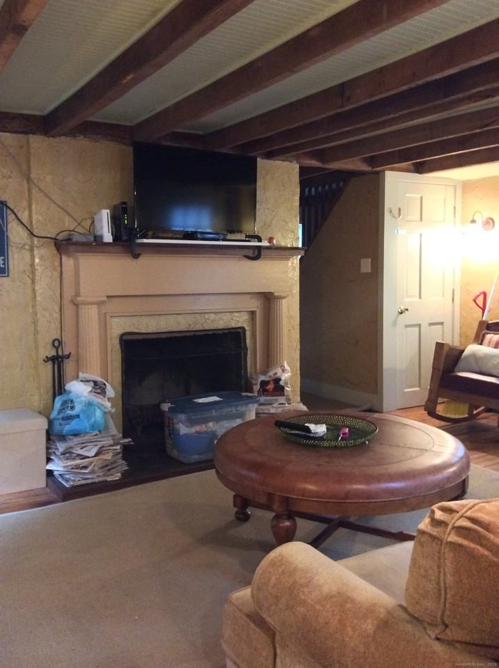 1187 Mount Carmel Ave - Photo 4 of 11