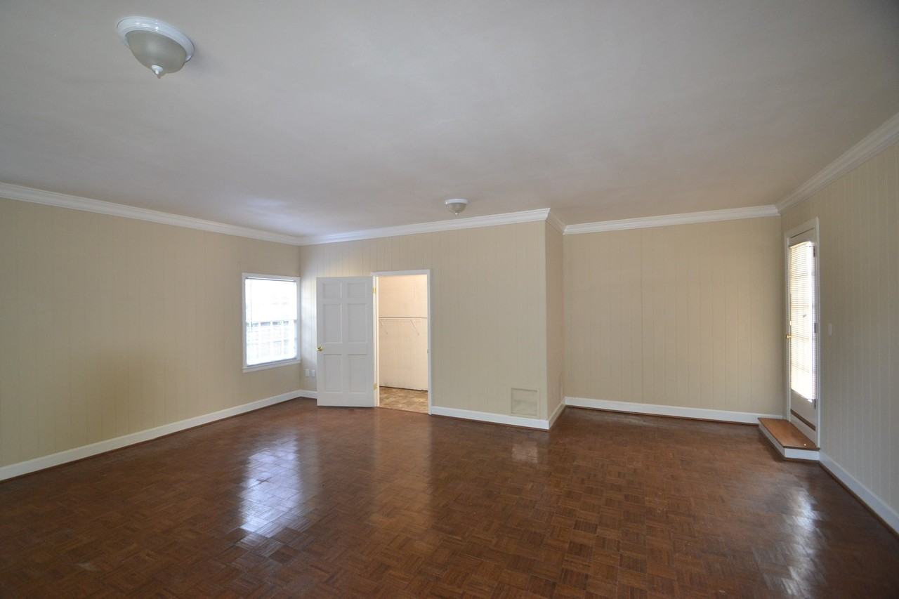 2500 Lynbridge Dr - Photo 3 of 10