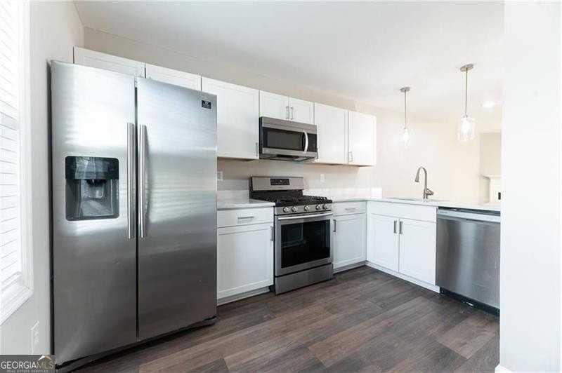 547 Harbor Lake Court - Photo 3 of 20