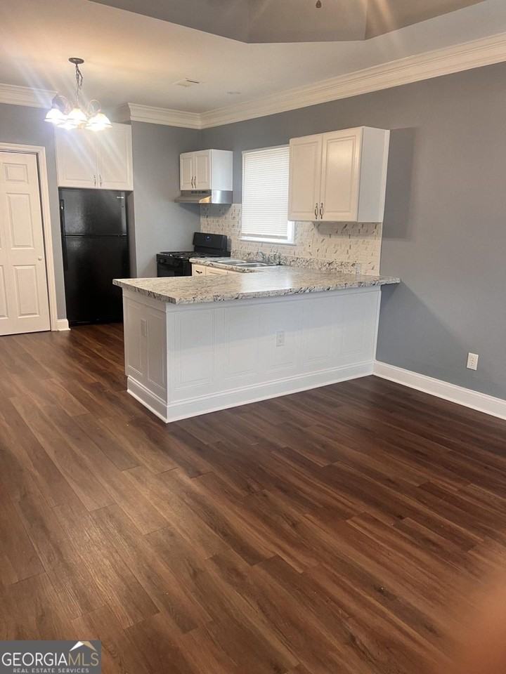 971 Martin St Se - Photo 3 of 12