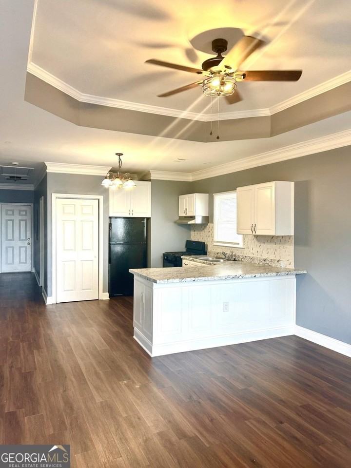 971 Martin St Se - Photo 4 of 12