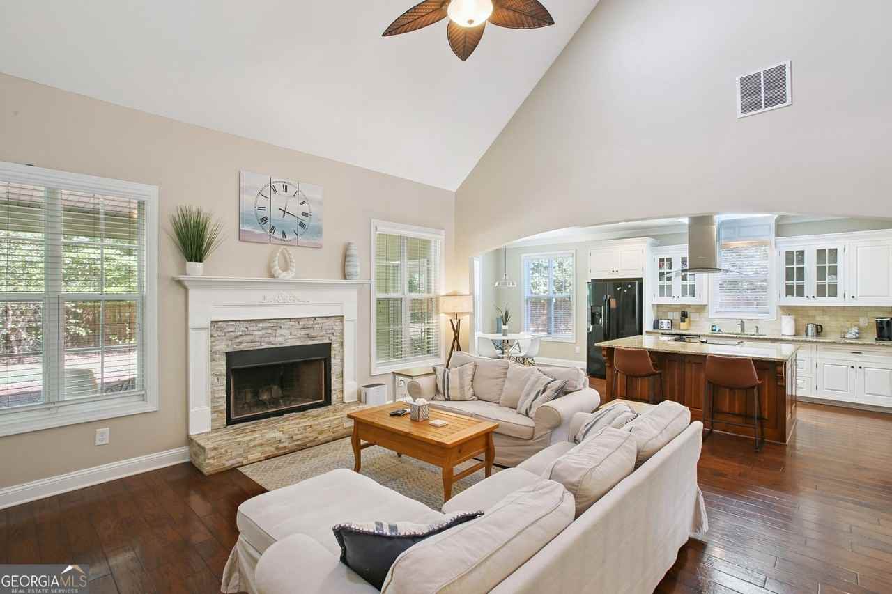 728 Gittings Avenue - Photo 2 of 26