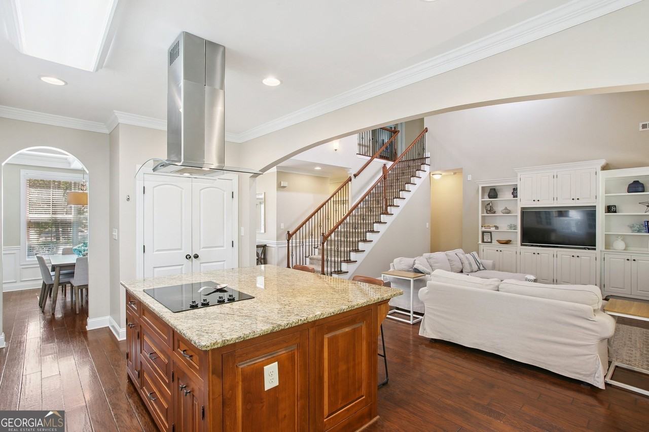 728 Gittings Avenue - Photo 3 of 26