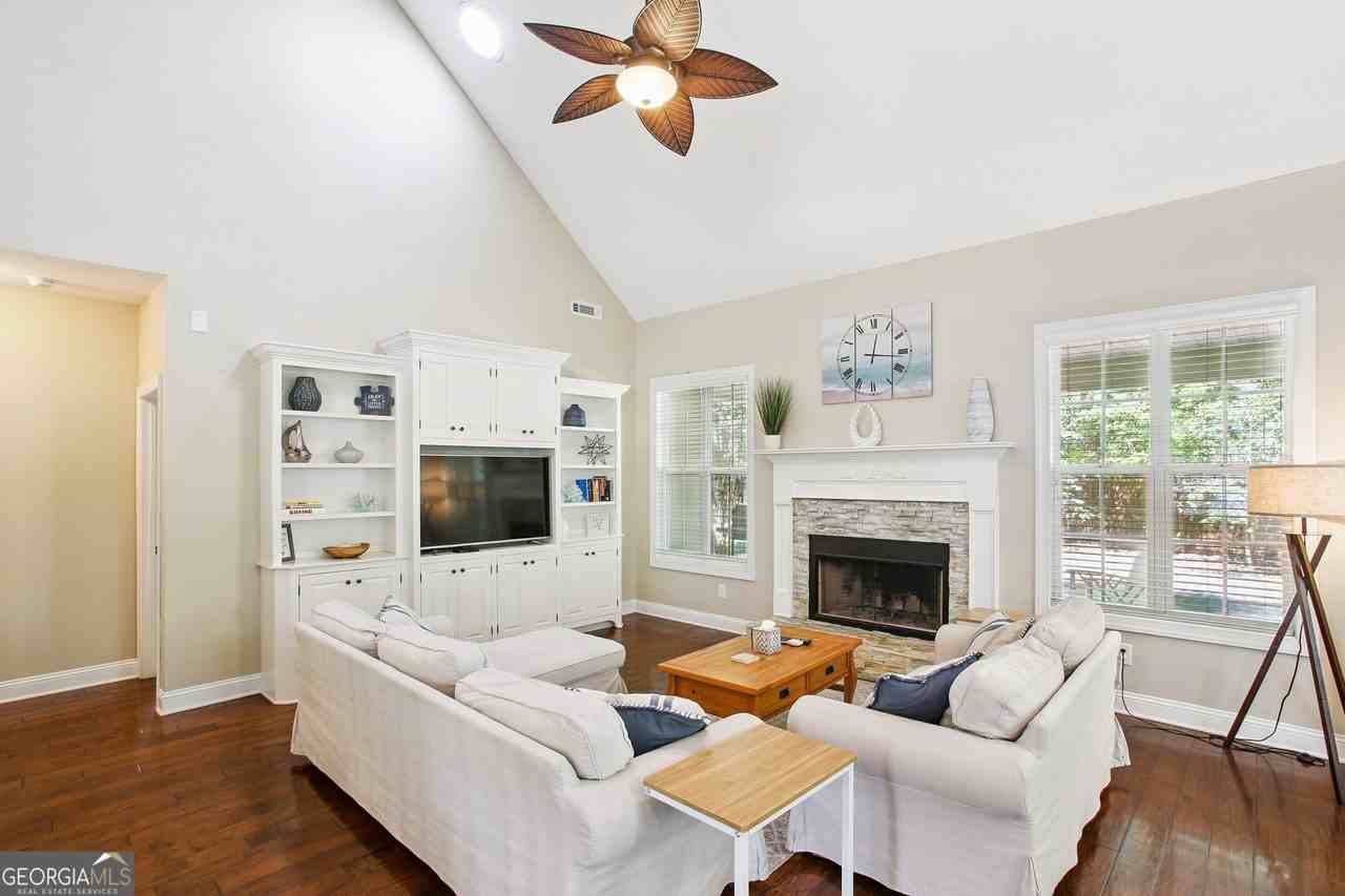 728 Gittings Avenue - Photo 7 of 26