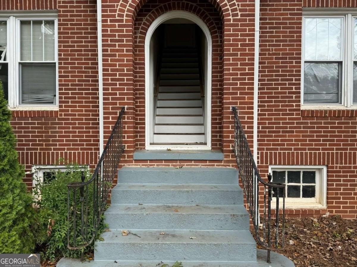 300 Forrest Avenue #B - Photo 2 of 11