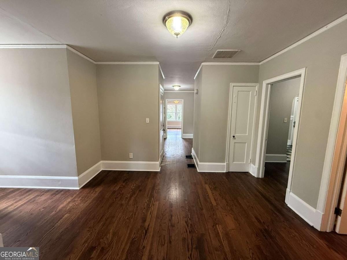 300 Forrest Avenue #B - Photo 4 of 11