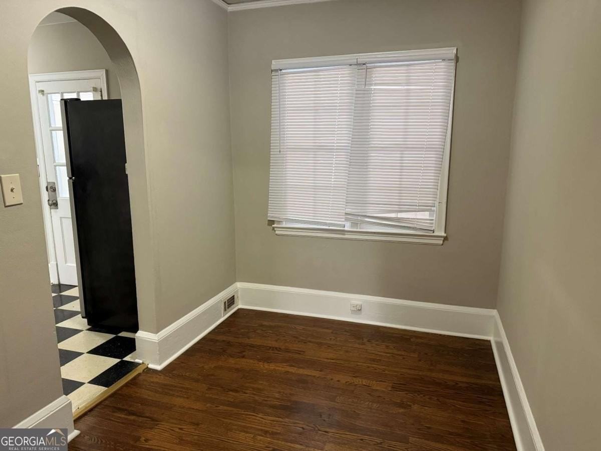 300 Forrest Avenue #B - Photo 7 of 11