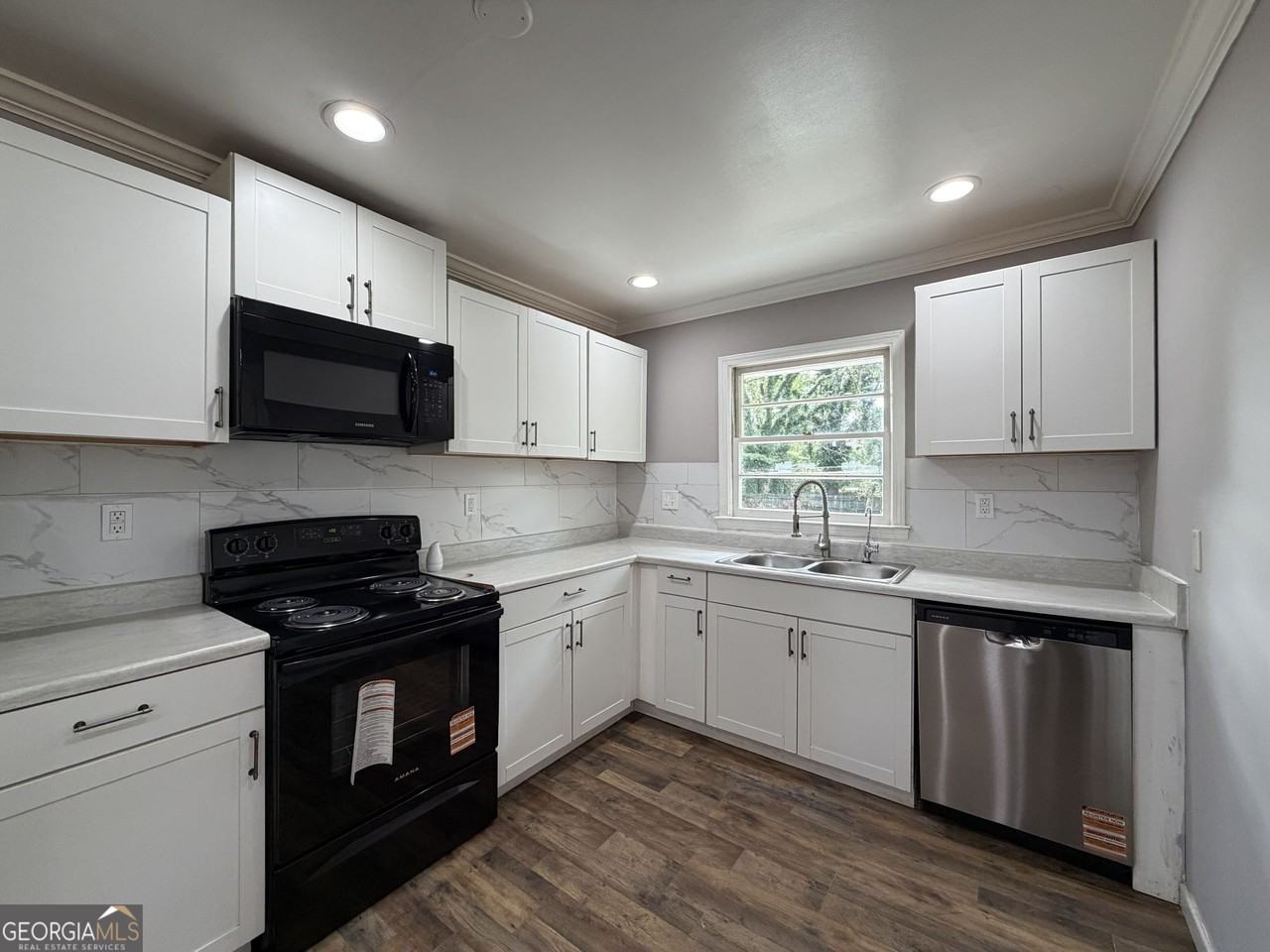 109 Scarlett Dr - Photo 7 of 50