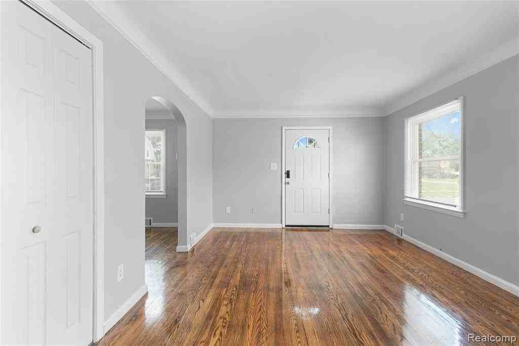 4196 Buckingham Ave - Photo 4 of 6