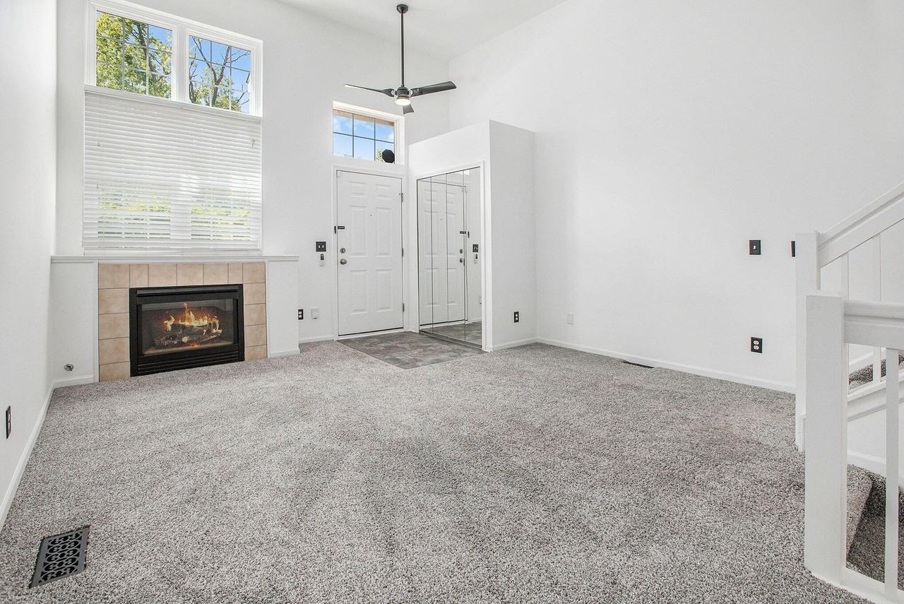 1947 Lindsay Ln - Photo 2 of 16