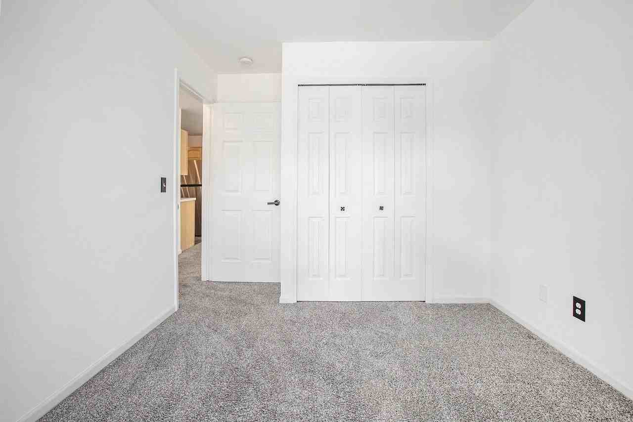 1947 Lindsay Ln - Photo 7 of 16