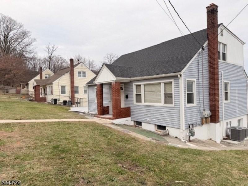 83 Academy St - Photo 2 of 14