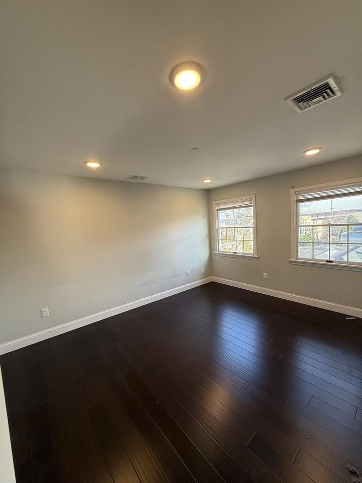 9 E 50th St #2 - Photo 3 of 12