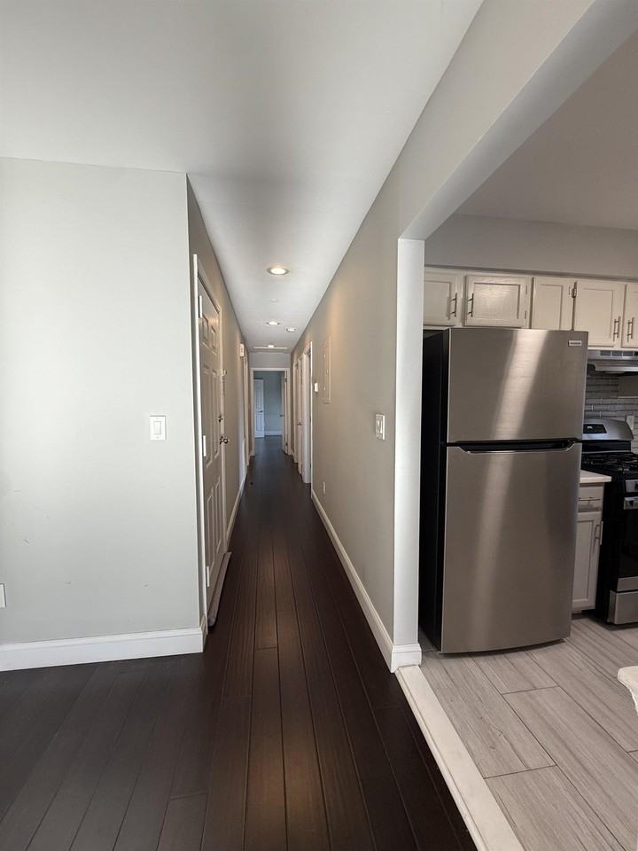 9 E 50th St #2 - Photo 5 of 12